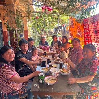 Familia indígena de la cmunidad de Lacamá segundo municipio de Chichicastenango Departamento el Quiche Guatemala